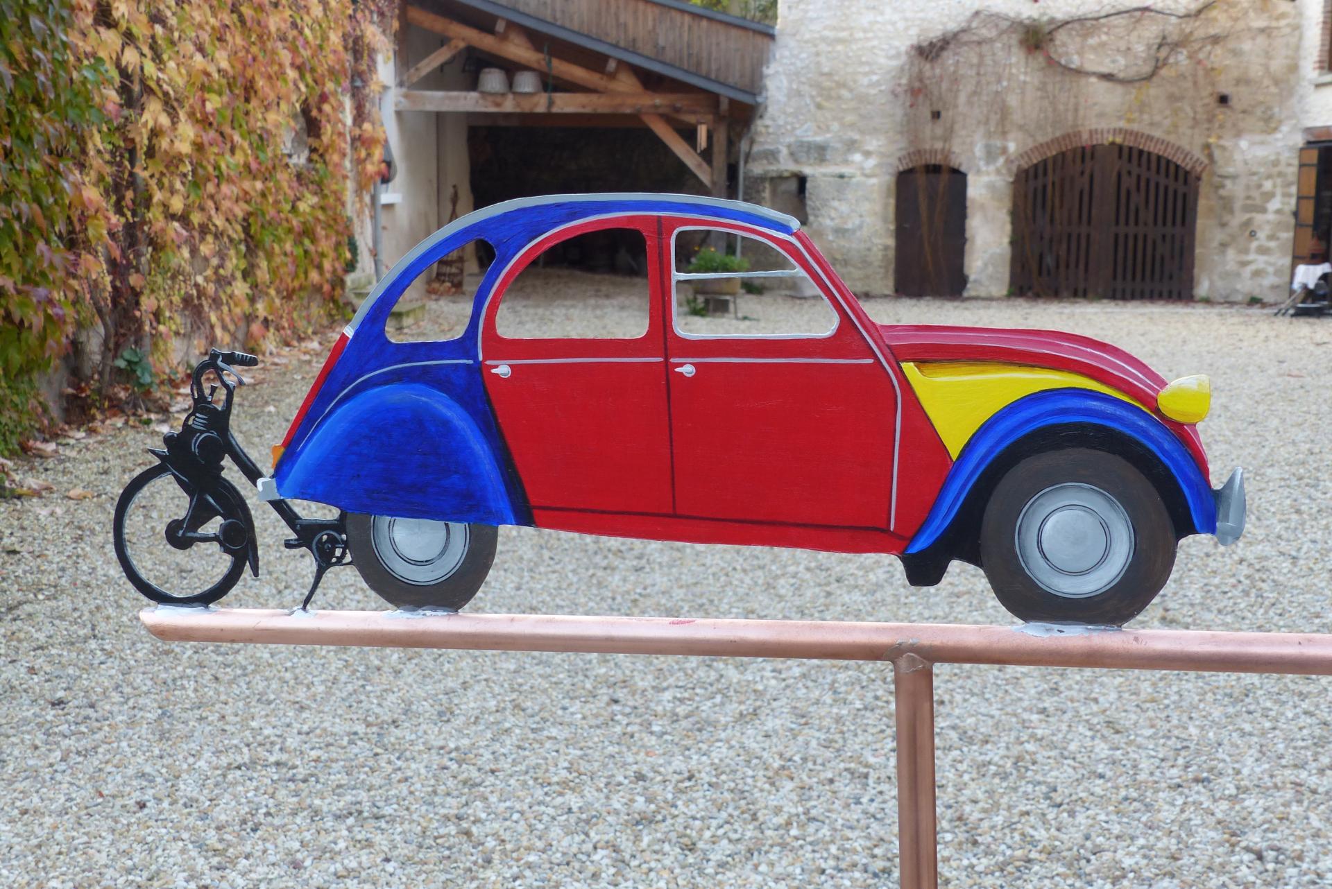 2 CV colorée et vélo Solex